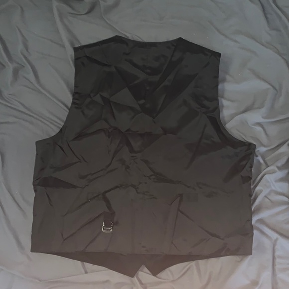 Vest - Picture 2 of 3